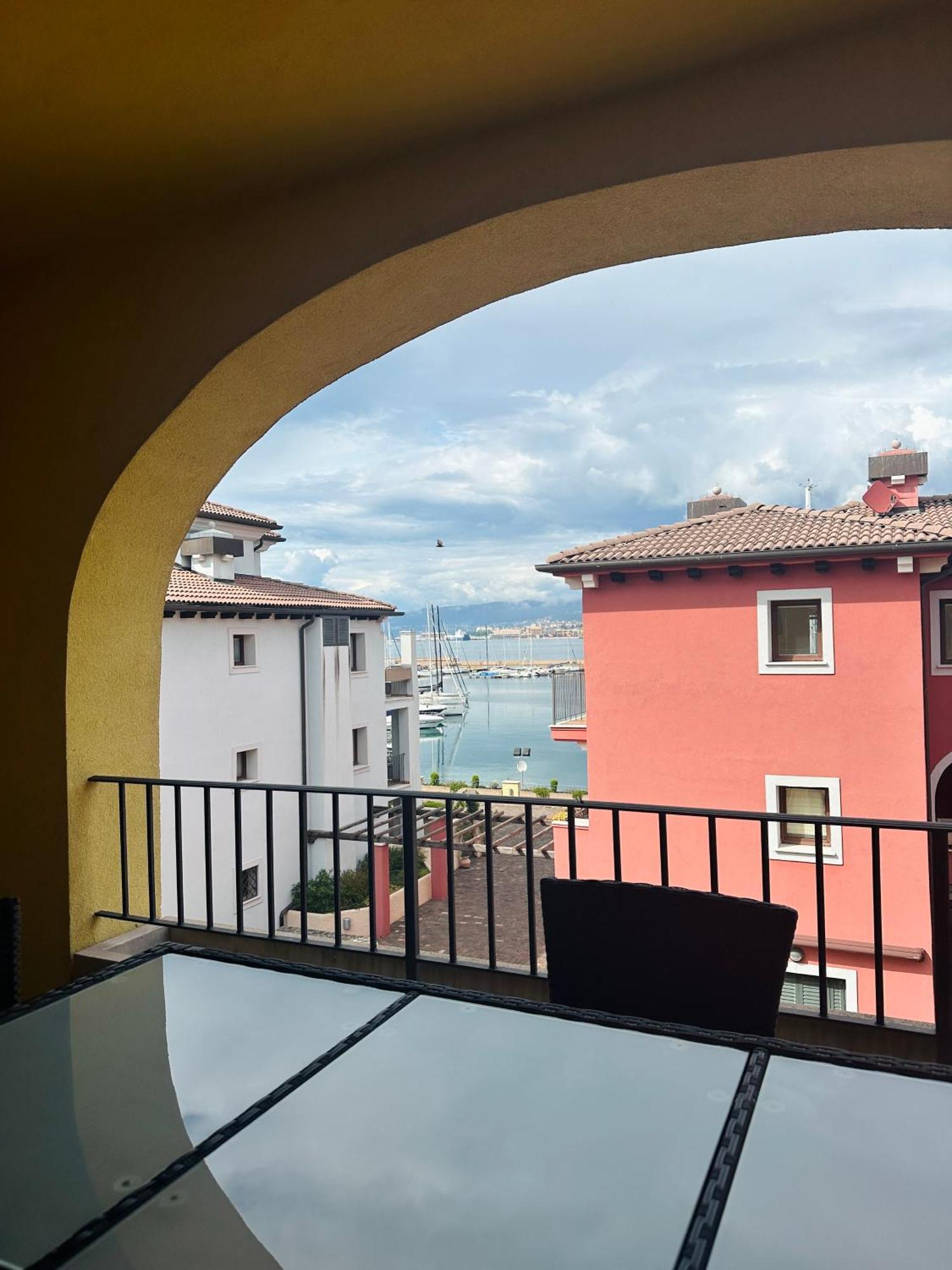 Apartment Claudia Múggia Kültér fotó